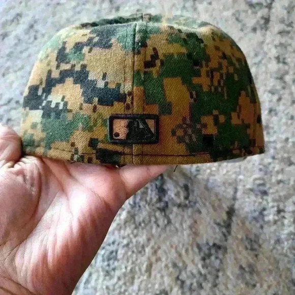 New Era Los Angeles Angels 59FIFTY Fitted Army Print Baseball Cap Size 7 - Picture 4 of 13